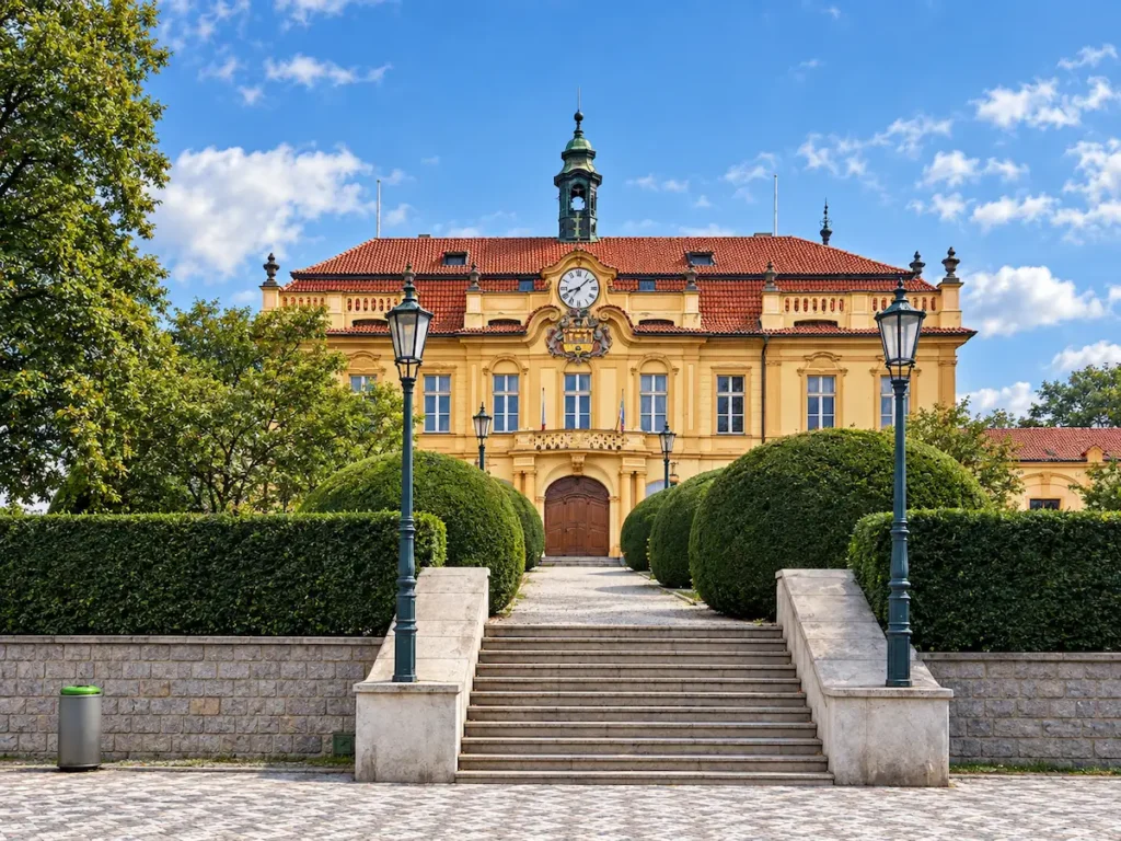 Libeňský zámeček - úřad Městské části Praha 8.